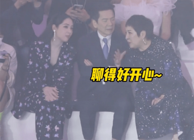 向太 向太穿“钻石裙”大抢风头!豪门婆媳高调看秀,华丽亮相美成花