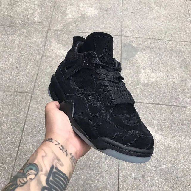 Brand主理人辟谣？KAWS x AJ4新联名Sample被曝光，只蹭蹭不发售？