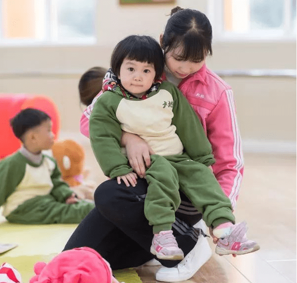 天价|杭州幼儿园“天价”工资单火了，同行老师直摇头，表示心里不平衡