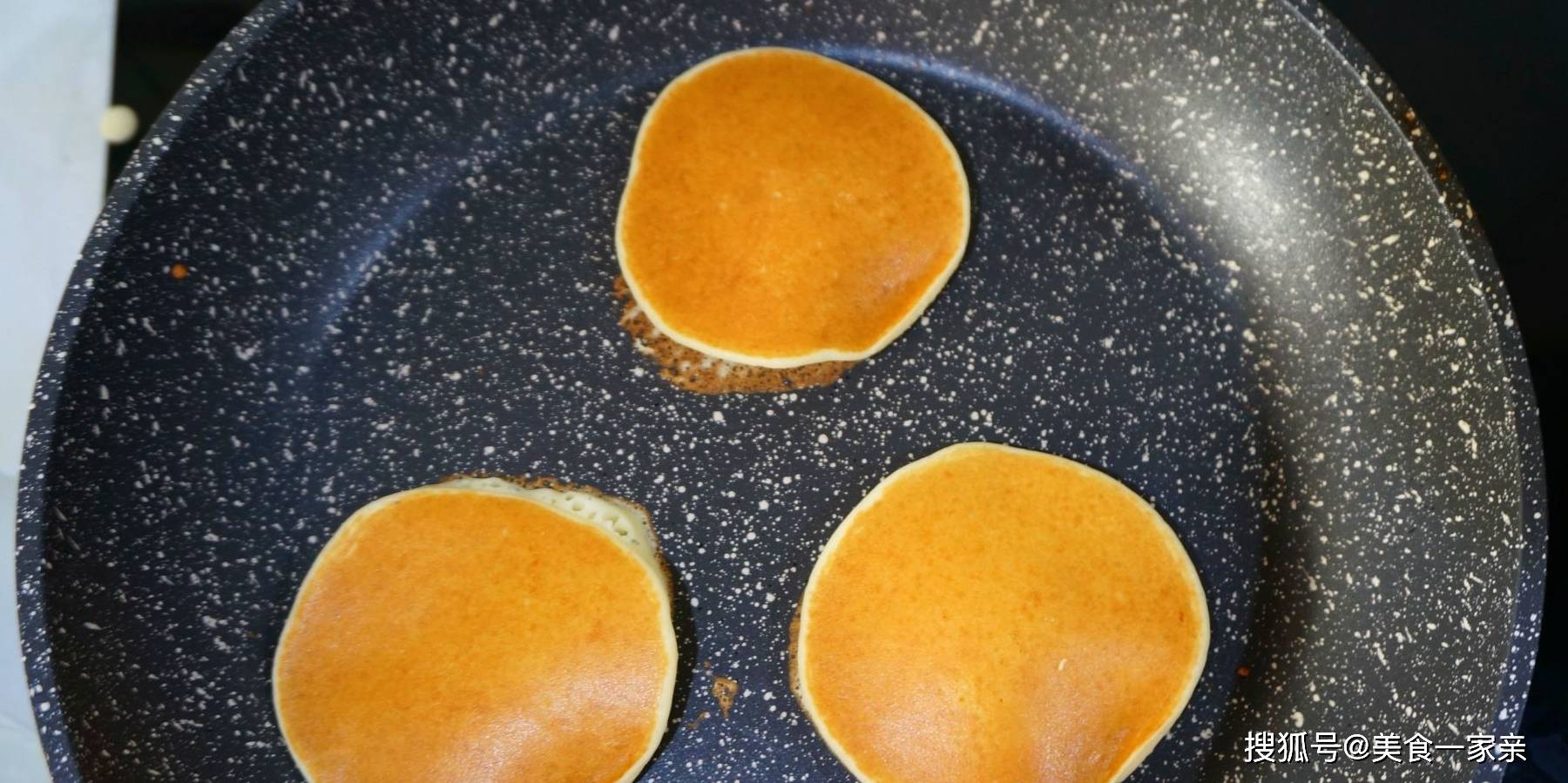 因为|儿子特别爱吃的早餐,香甜可口,5分钟就出锅,我家隔三差五做