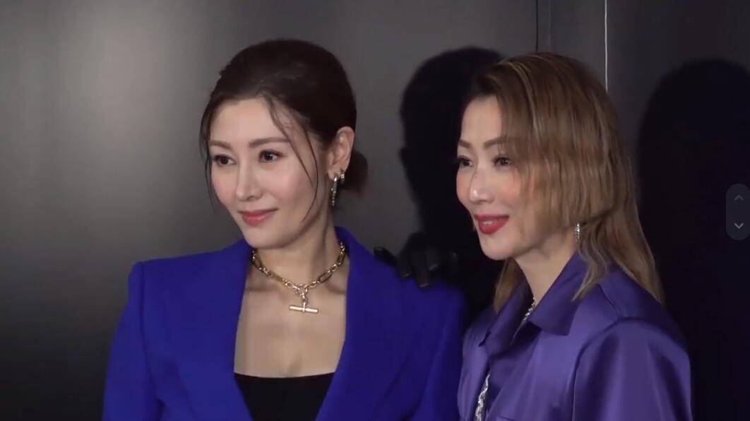 身材 51岁李嘉欣发福了，穿蓝色西装胖一圈，系腰带腰围快成郑秀文2倍