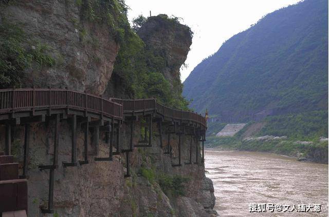 明月峡栈道金牛道上有一处险地,名为明月峡.