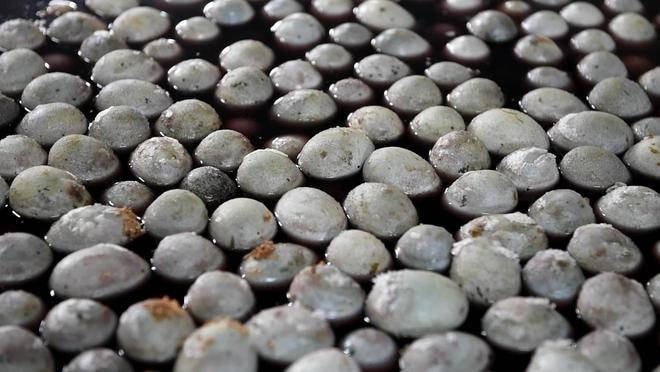 松花蛋的 松花 如何形成的 营养价值如何 有什么利弊 食用