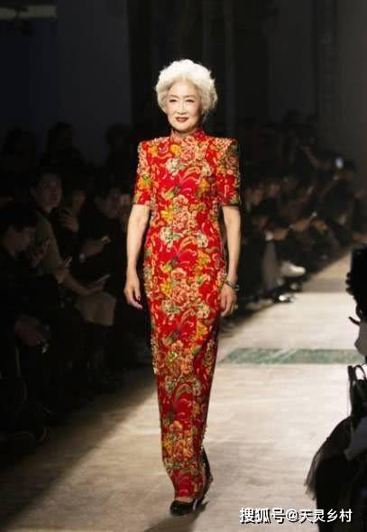 显得 惊艳到了！即使年华老去，依旧能美的优雅又高级