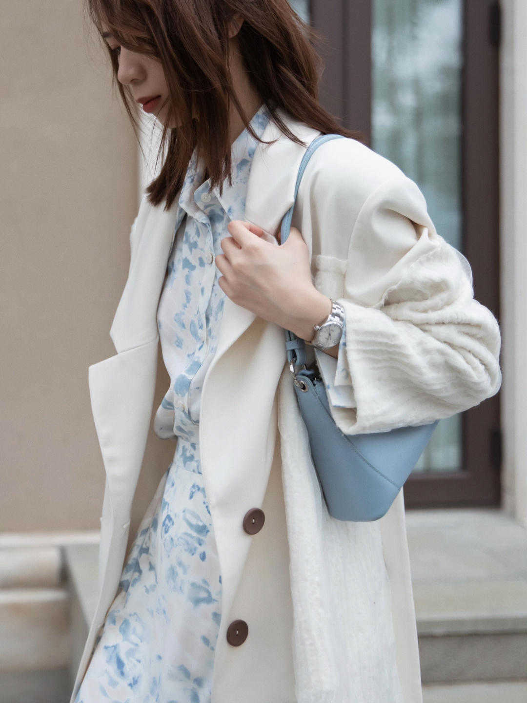 颜色 秋天火了一种穿法，叫“西装搭配连衣裙”，甜美温柔有气质，洋气