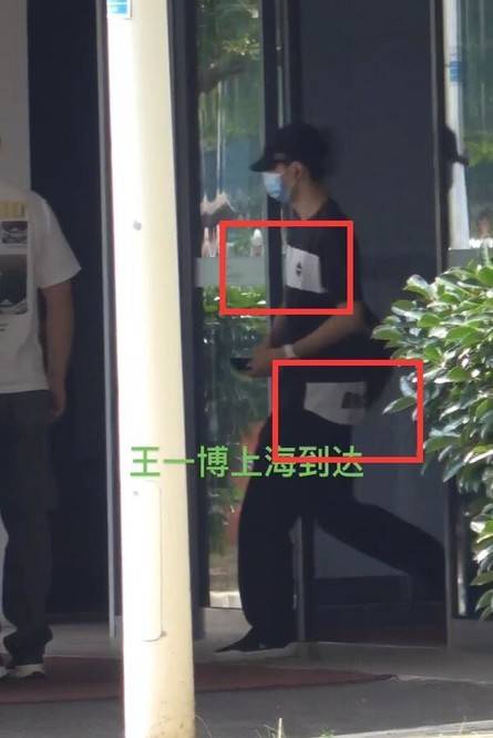 t恤|舞台粉夏天来了！王一博抵达上海录《街舞4》，T恤设计感十足超帅？