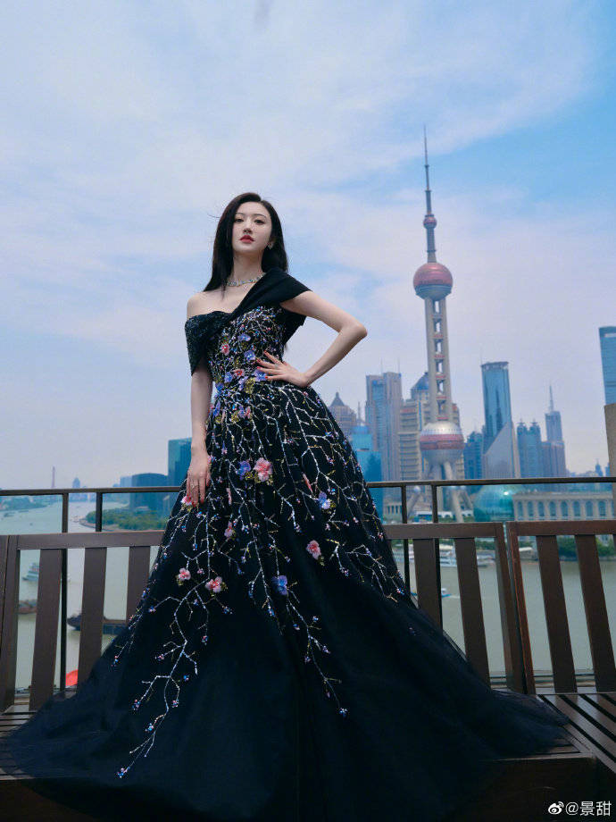 花心 通过穿着看明星喜好 这几个也太“花心”了吧