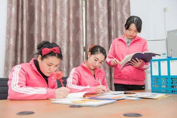 天价|杭州幼儿园“天价”工资单火了，同行老师直摇头，表示心里不平衡