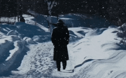 名字|央视首发、观众泪目，张艺谋《悬崖之上》光是特辑就能把人看哭