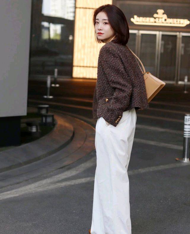 设计 35岁以上的女人如何穿搭才不显老?拒绝扮嫩,优雅大方才迷人