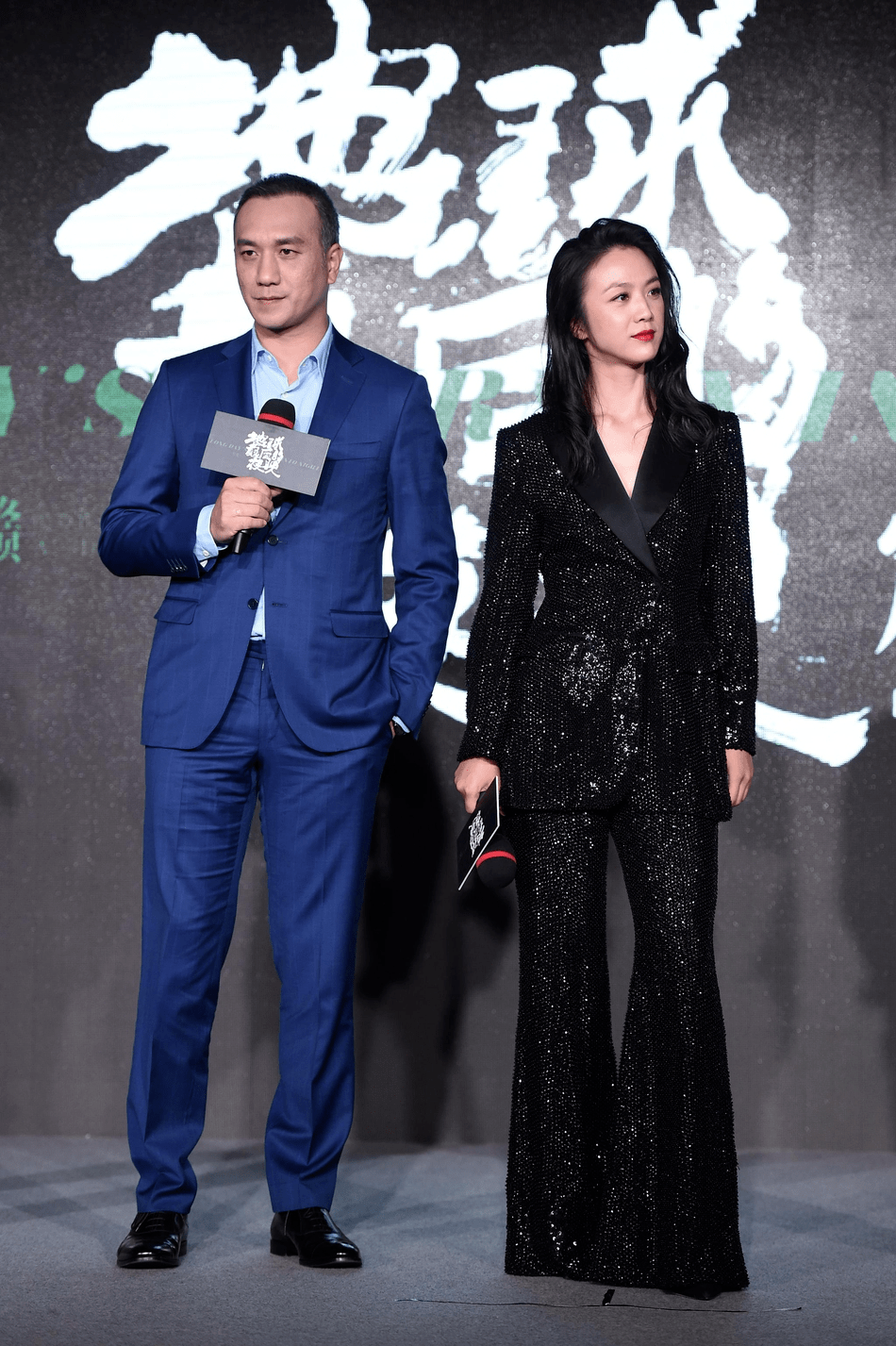 黑色 汤唯气质没咋变,格纹外套搭牛仔裤利落有型,会搭配40+不显老