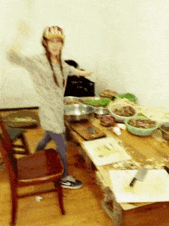 搞笑GIF趣圖：姑娘，你不願意做飯就直說，何必這樣嚇我啊！ 搞笑整蠱 第1张