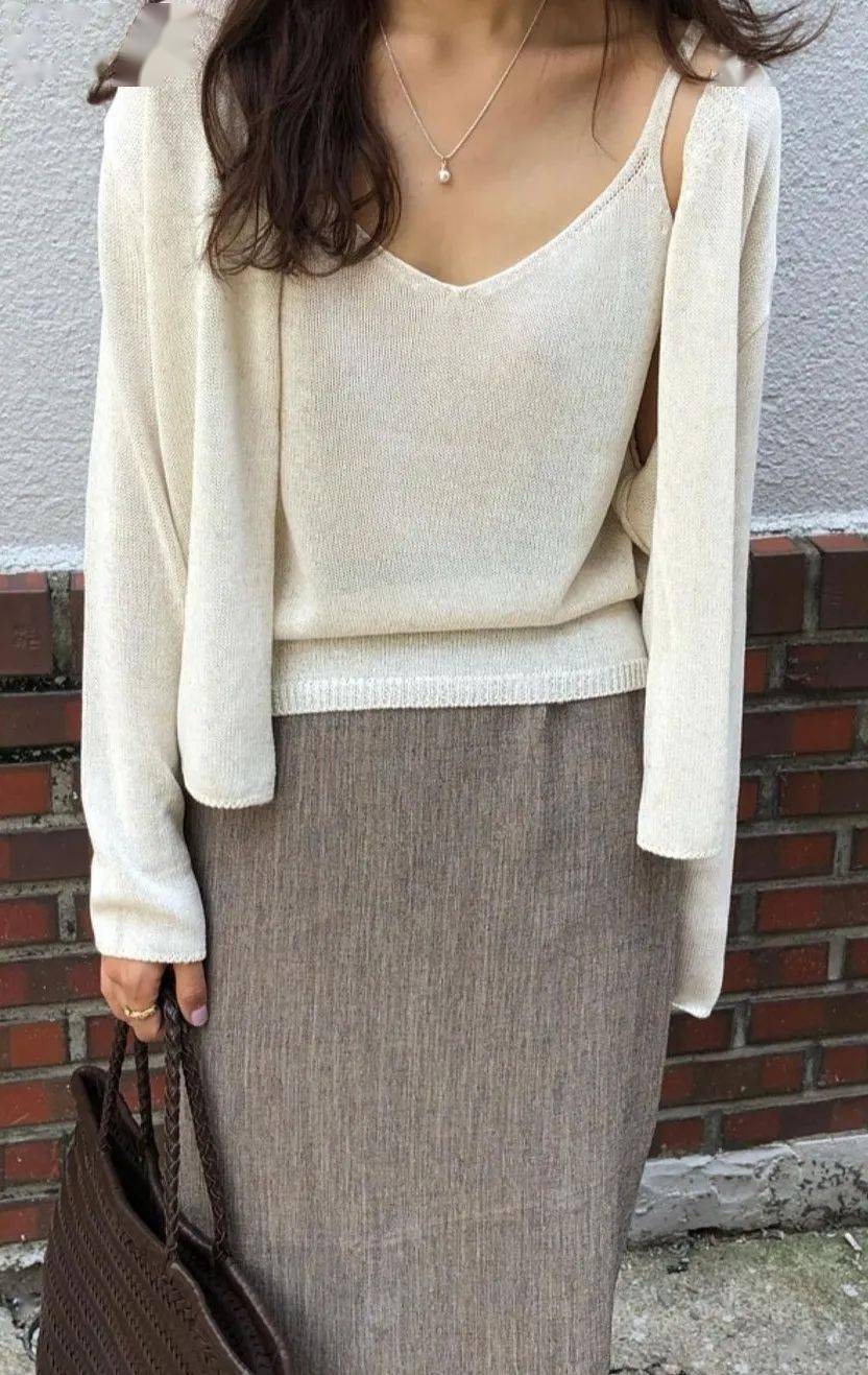 下装 白色针织衫