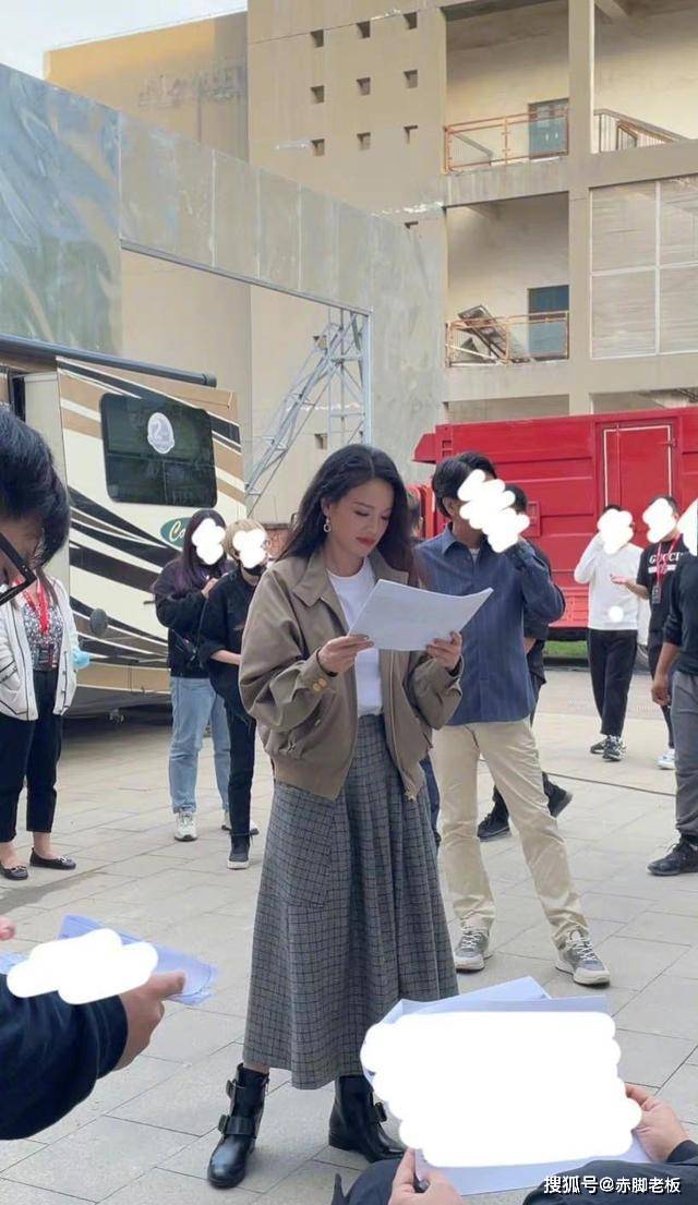 舒淇越 舒淇越保守越高级，穿白衬衫配西装裤高级大气，满满的国际范