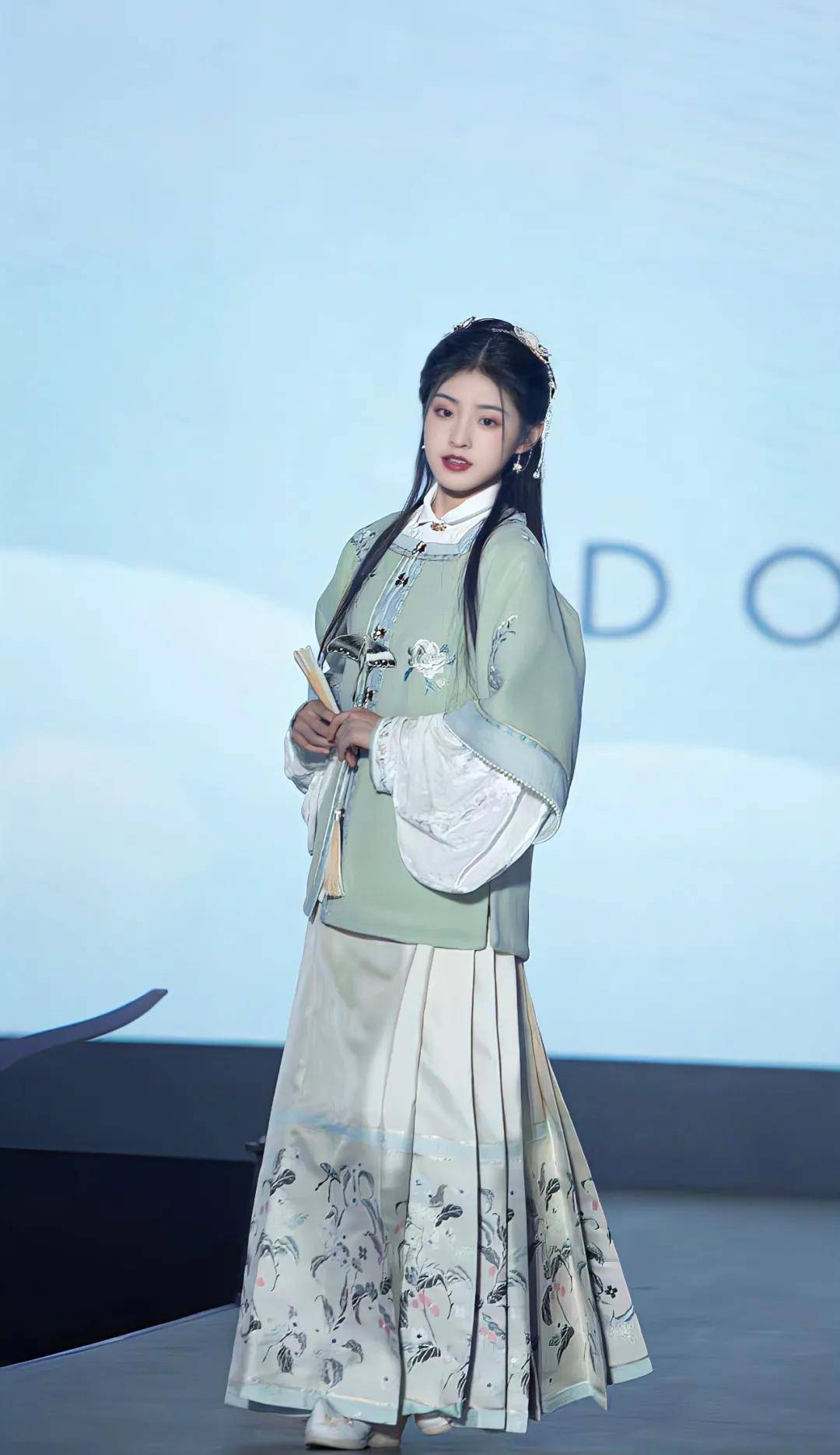 林妹妹古装男主靠颜值丑出圈，古装美女却一抓一大把？
