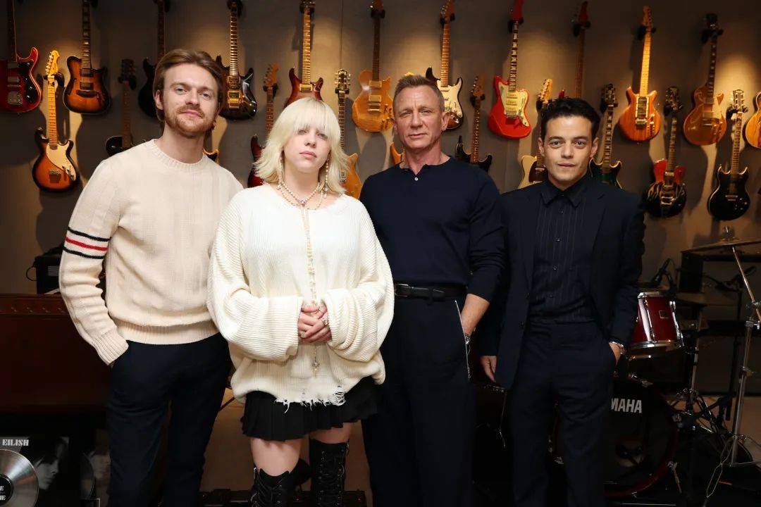 全球|《007:无暇赴死》北美不如预期!男女主角曝性感写真