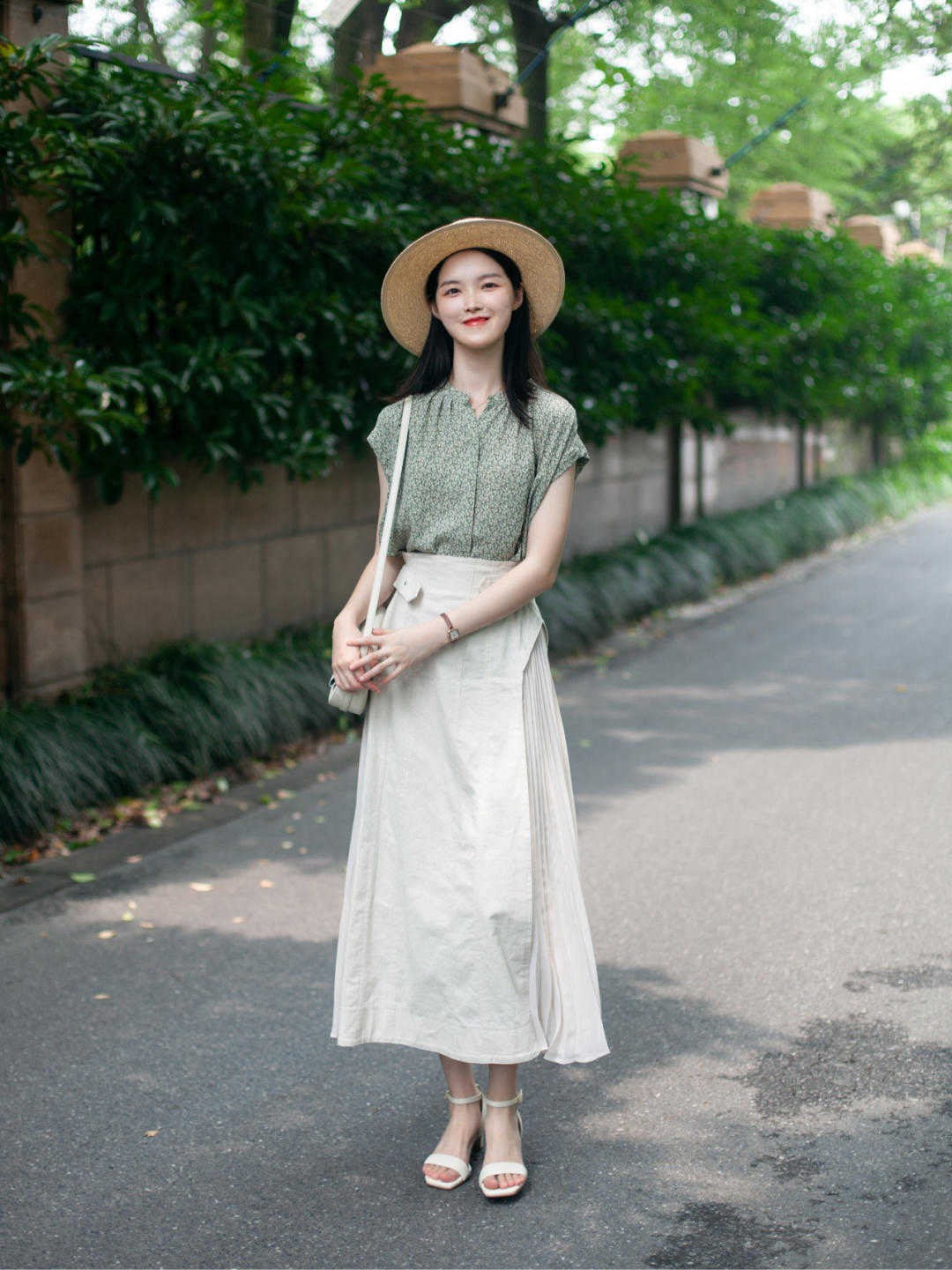 颜色 穿来穿去，还是简约温柔的“气质穿搭”更日常，清新自然又温柔