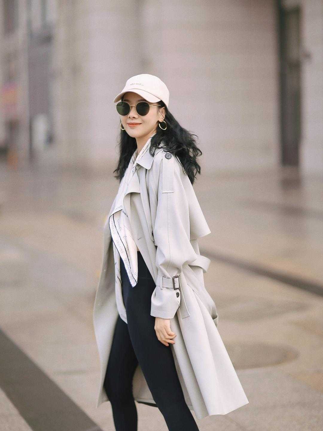 身材 风衣到底有多百搭?连帽卫衣、高领毛衣、衬衫都能配,高级洋气