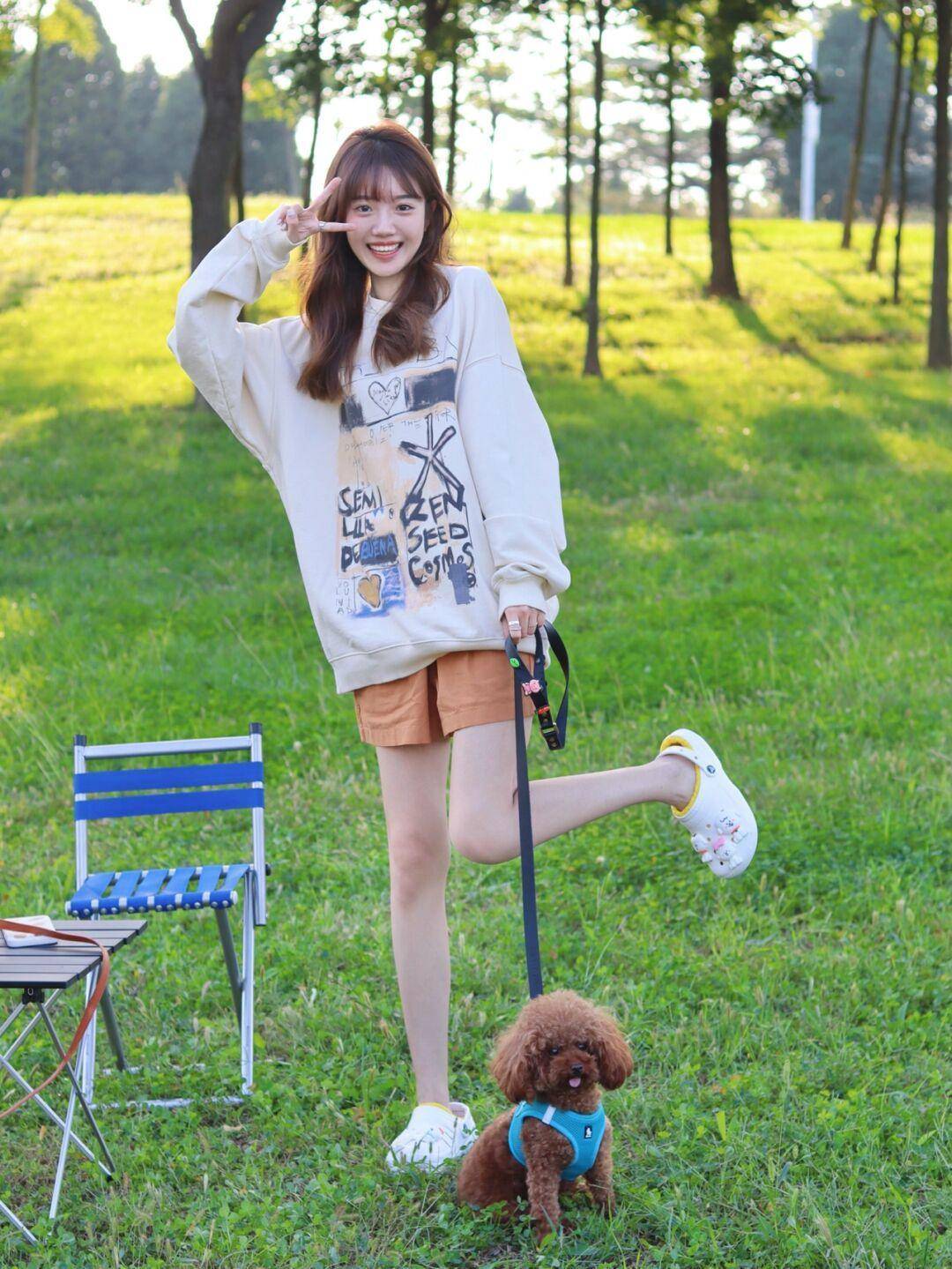 整体 谁说穿卫衣普通？get这些时髦精必备小技巧，秋季出街告别路人感