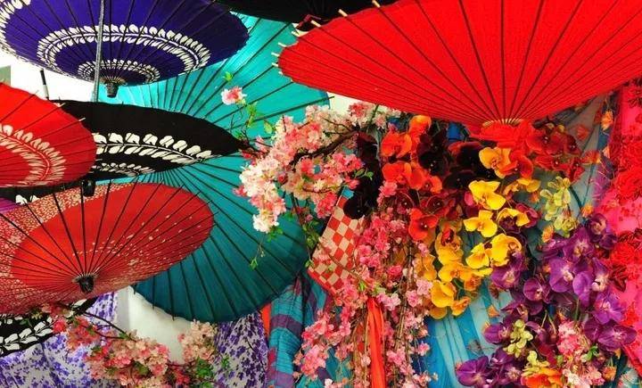 美学极具视觉冲击力的日式爆裂美学，肆意而浪漫