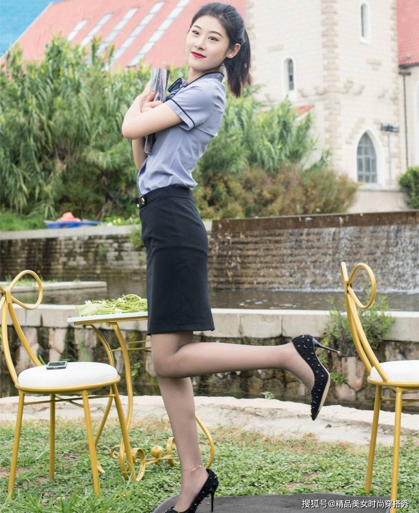 黑色 时尚职业服饰,淡紫色衬衫配黑色短裙,清爽干净,低调而不失格调