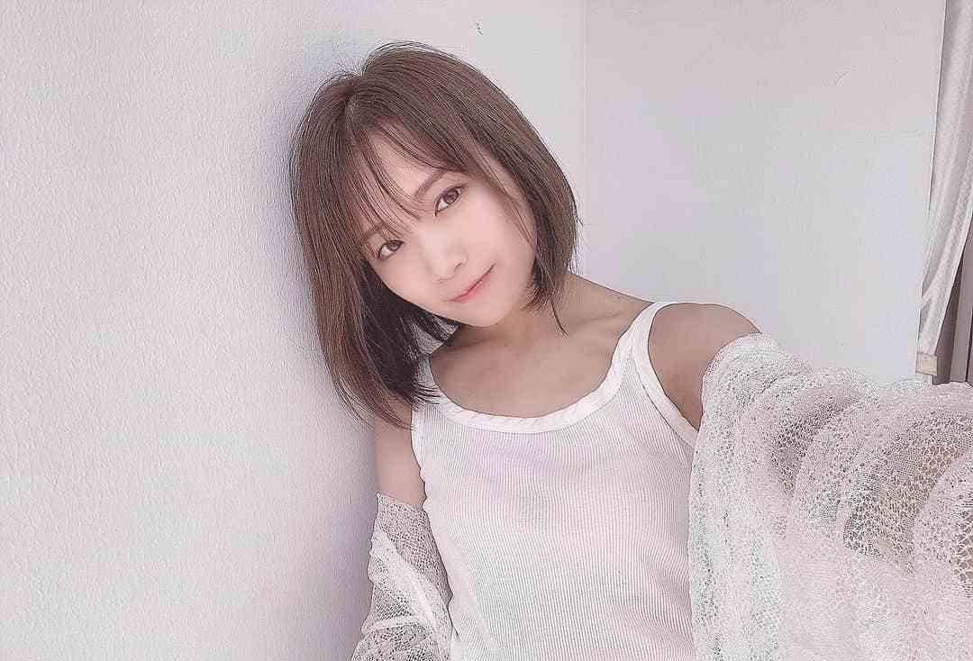 娇小可人 天然萌的秋元真夏 作为乃木坂46的新任队长 担起重任 高山一 新闻时间