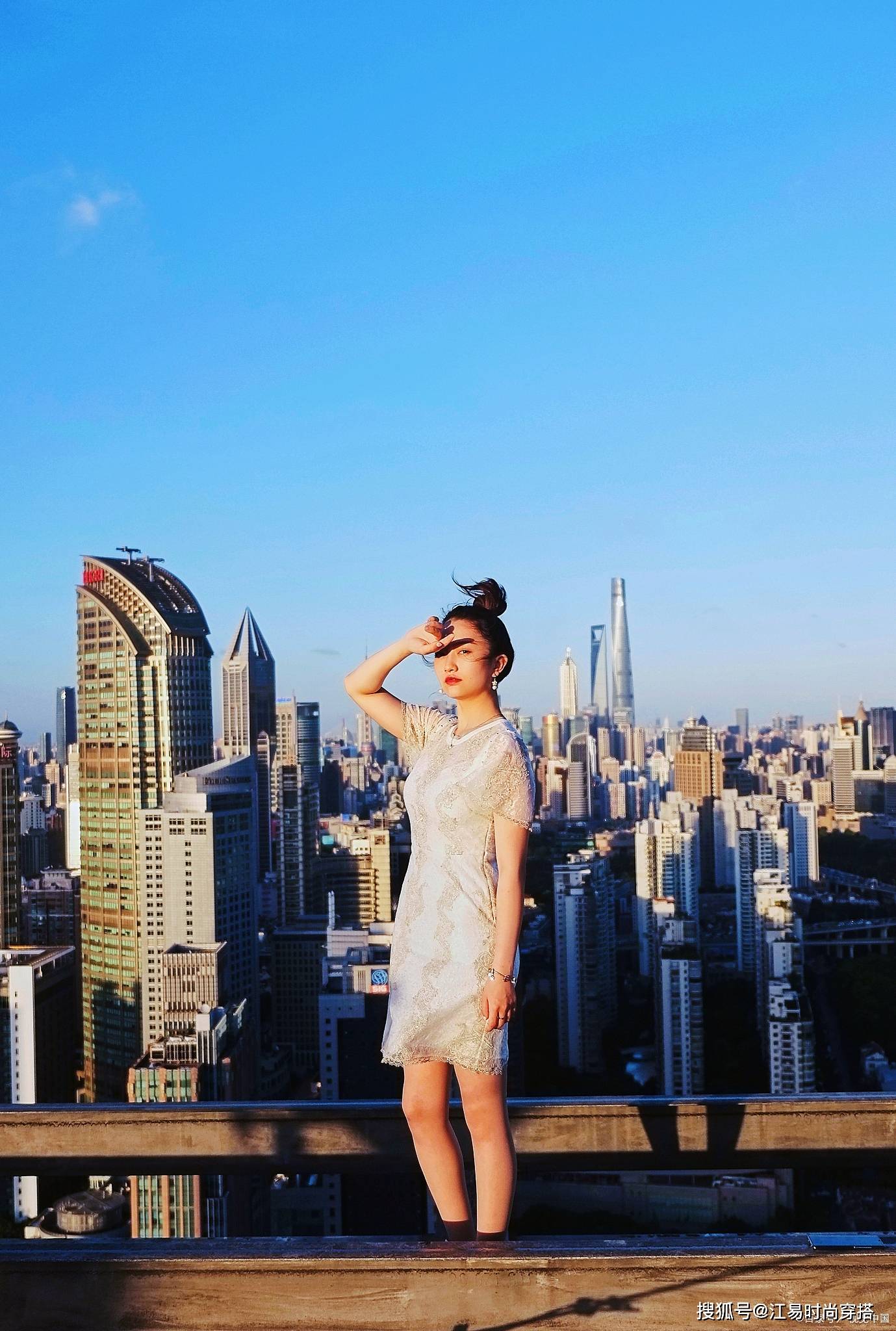 底线 美丽是女人的底线，温柔可人的轻柔风衣 秀，遇见更好的自己