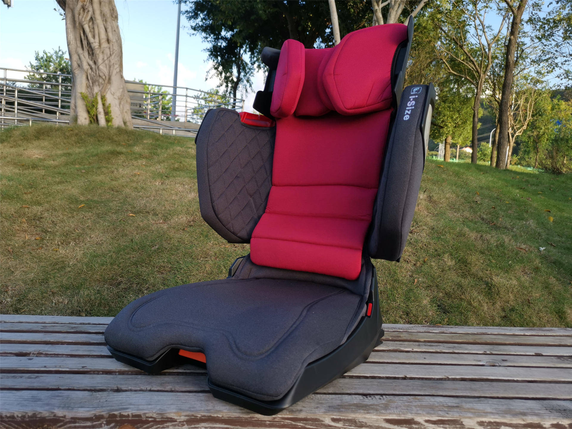 比较大的安全座椅 ed050622f51c4ba9800b495e2d14993c.jpeg