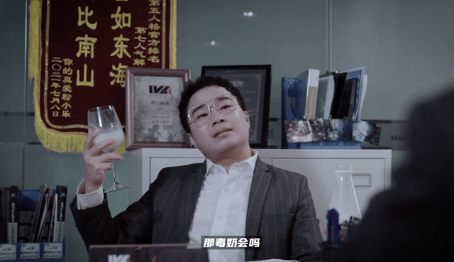 最后鸭哥叹了一口气,默默地打开了ivl解说必备技能小册子,只见上面