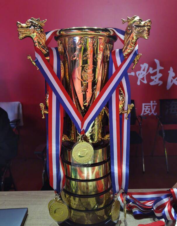 失误|世界第二太强了！3-0横扫梁靖崑，马龙握拳怒吼为鲁能扳平大比分