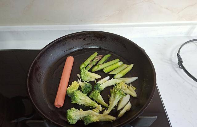 蔬菜|教你做懒人早餐，15分钟1大桌，好吃又省事儿，儿子身高超过175