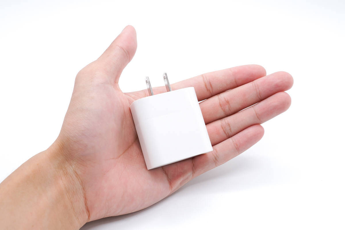 支持5-20V齐全电压档位，既可充iPhone 13又能充笔电，古石30W快充充电器拆解