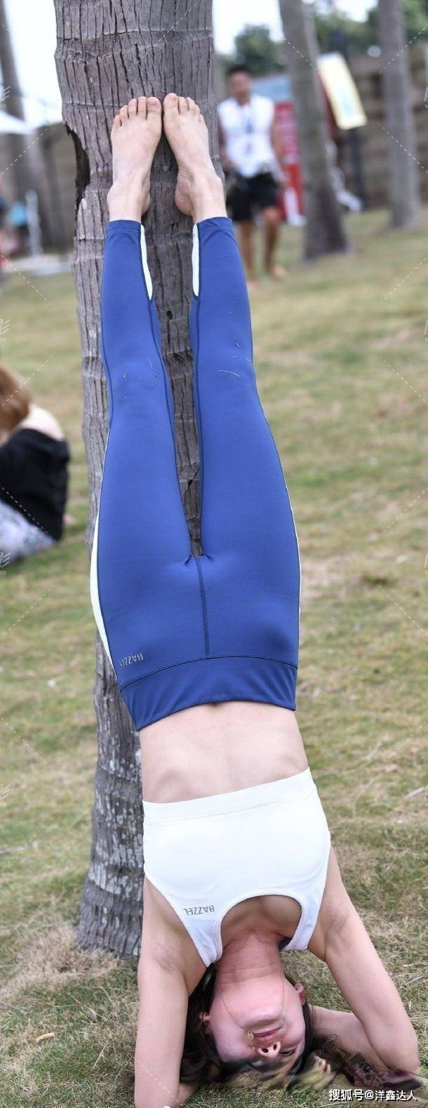 西装 气质出众的瑜伽裤搭配,搭配好上装和鞋子,随心所欲