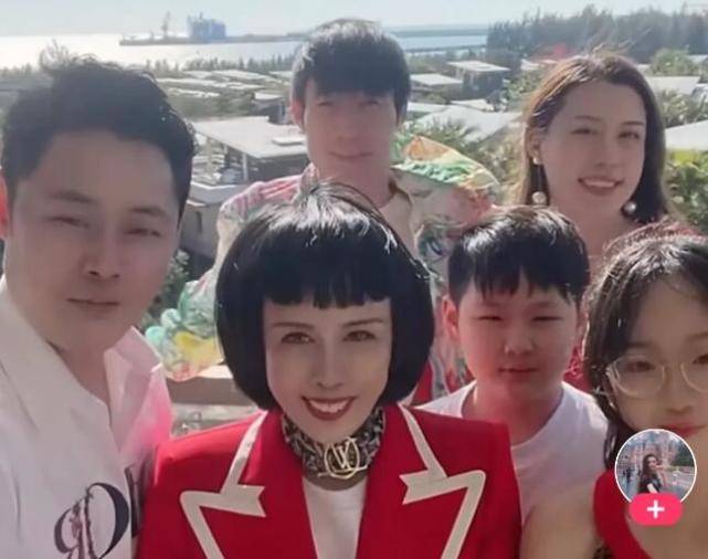 原创55岁的网红猫七七要给小18岁的老公生孩子女方已有5个子女