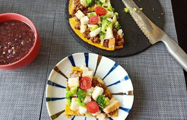 杂粮|1张大饼吃到撑，老两口的营养早餐走红，网友：1顿吃掉20种食材