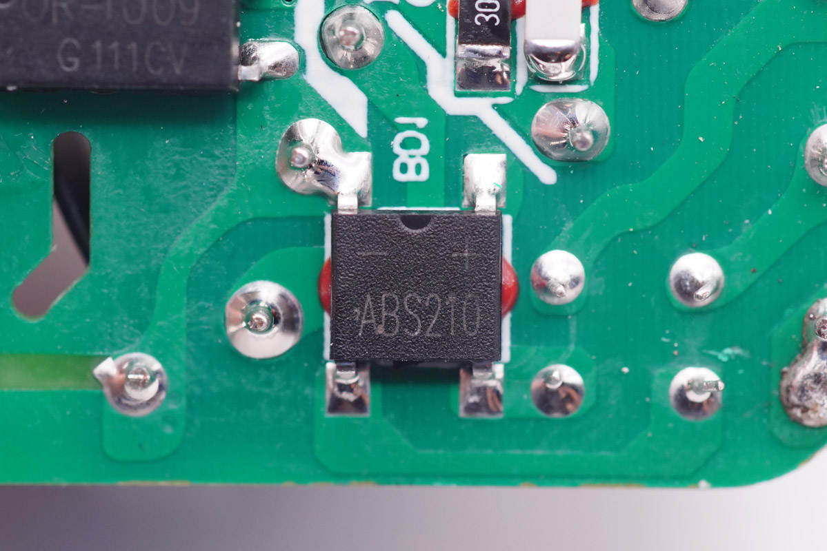 支持5-20V齐全电压档位，既可充iPhone 13又能充笔电，古石30W快充充电器拆解