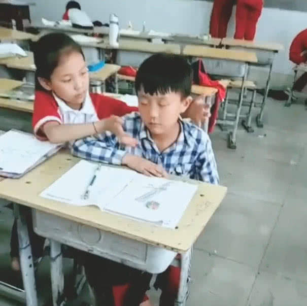 大脑|4种“糊弄式”早餐容易耽误身体和大脑发育,小学生要这样吃早餐