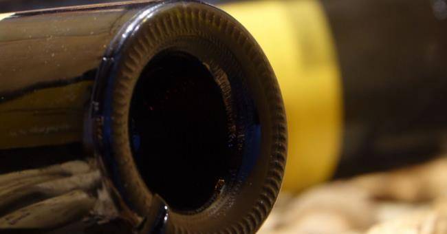 因为|为什么葡萄酒底部会有个很深的凹槽?听完行内人讲解,涨知识了