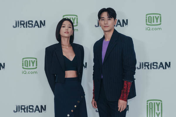 身材 全智贤形象突破大变样！穿露脐装现身发布会，走性感风告别乖乖女