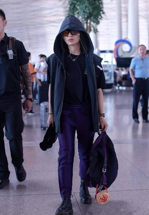 周笔畅 女歌手太霸气,运动外套穿出风衣的气质,真是气质女神