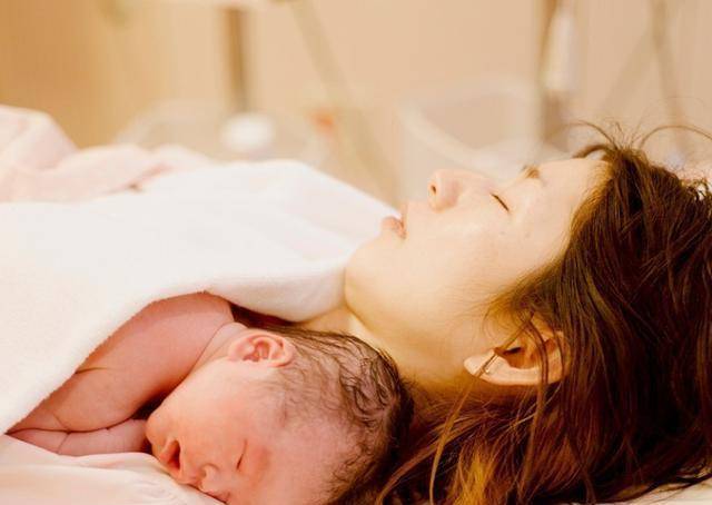 因为|产后不能洗澡，坐月子身上味道能把人“熏晕”？老人说法不能全听