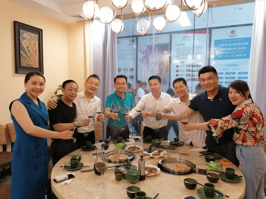 果香|一杯雷盛红酒,浓缩品味。