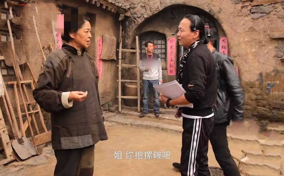 道具|《功勋》曝倪萍蒋欣戏外花絮惹人爆笑，但戏内深夜相拥却让人泪目