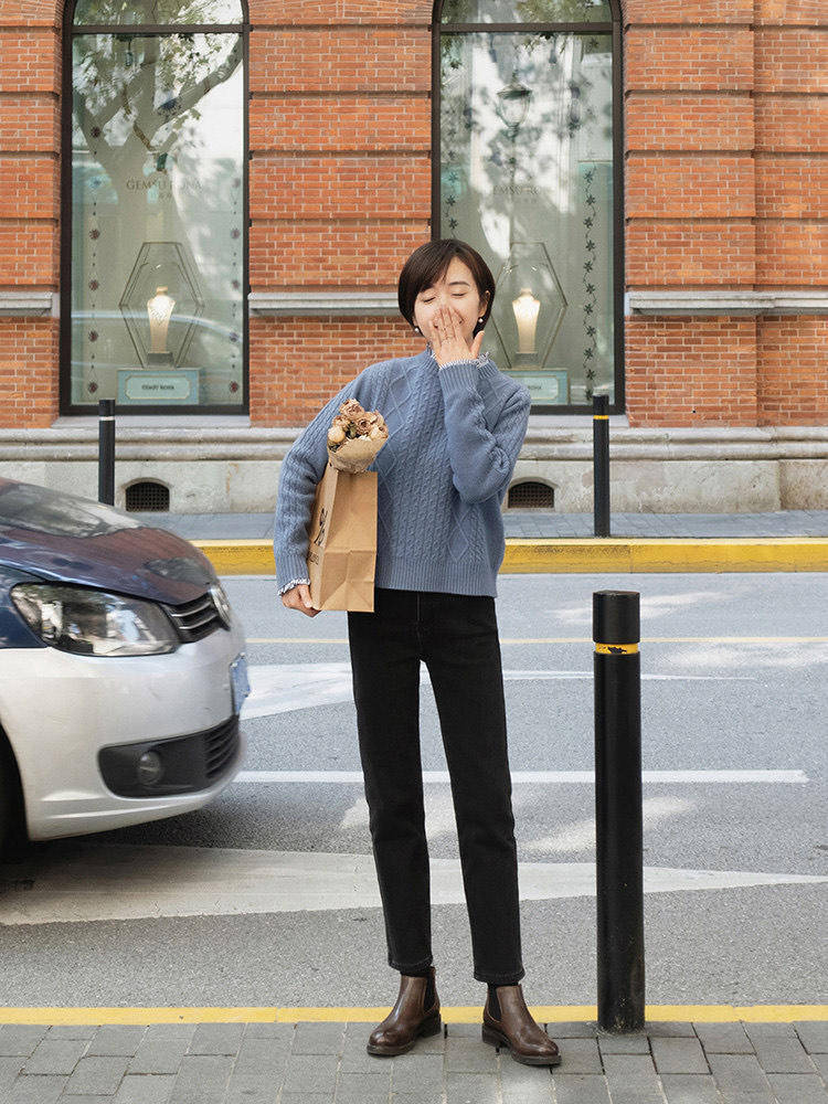 毛衣 给大家分享一些内搭搭配技巧