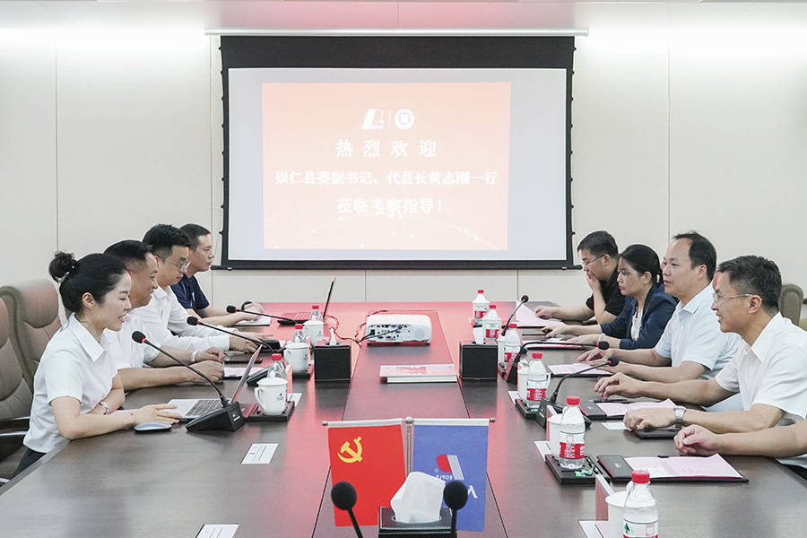 江西崇仁县委副书记,代县长黄志刚一行到访人民电器集团考察交流