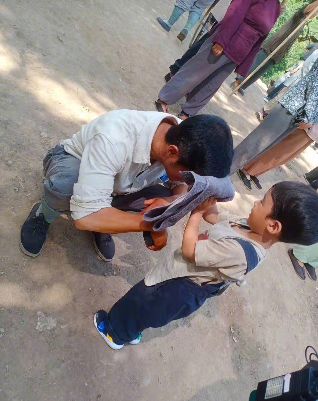 小孩|原来吴京的儿子也出演了《父辈》，要是谢楠没发文估计没人会发现