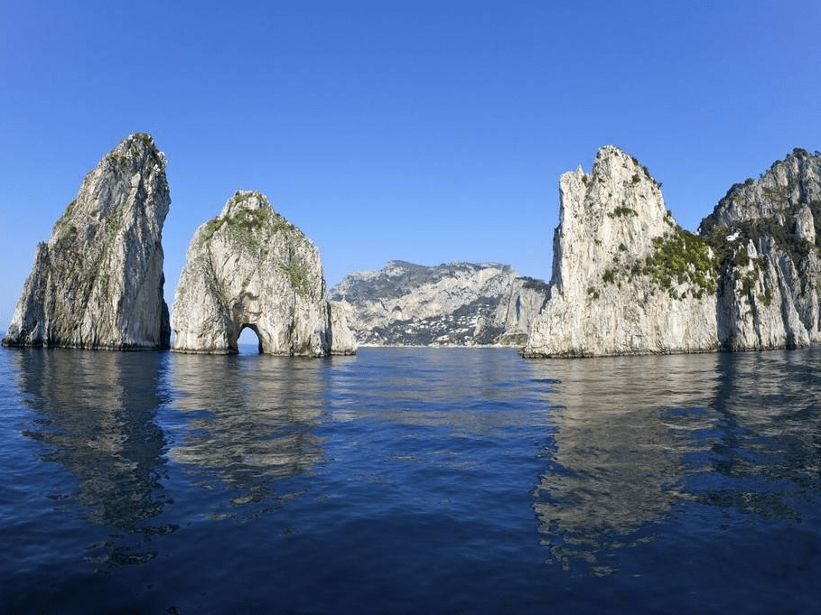 浪漫的海上仙境意大利卡普里岛