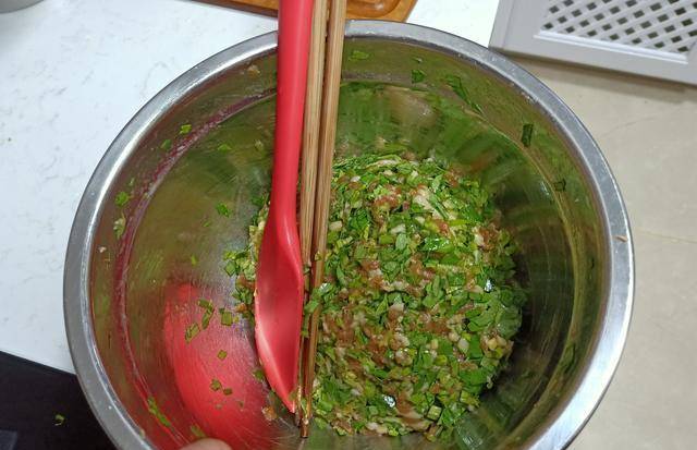 做法|想吃煎饺不用买，快来跟我学，底脆香馅多汁，每1步诀窍都告诉您