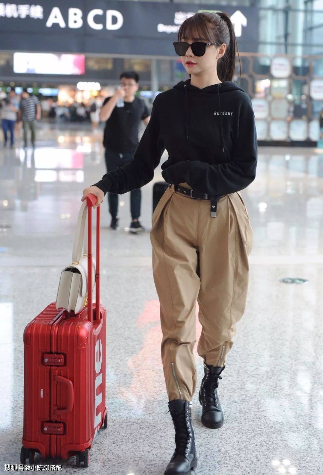 细节 今年马丁靴又火了！我告诉你如何选它，搭配它，照着学就对了！