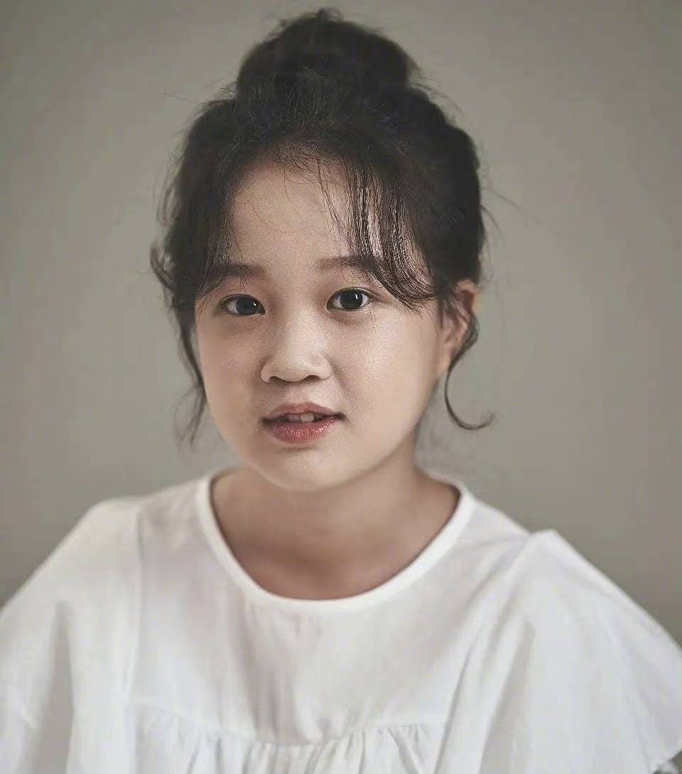 狗焕|《请回答1988》珍珠近照曝光，扎起丸子头笑容甜美，还是小圆脸？